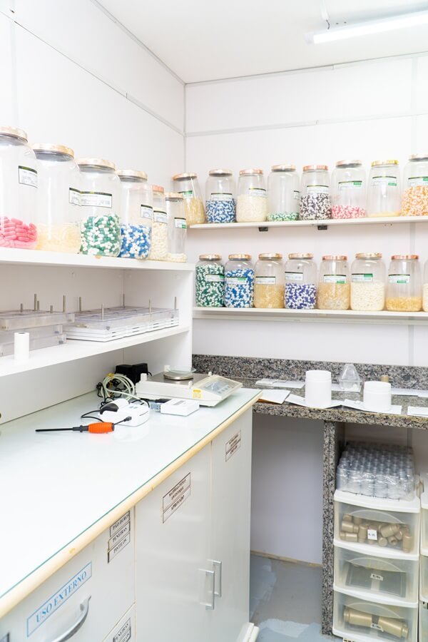 LABORATÓRIO - VITAL FARMÁCIA DE MANIPULAÇÃO HUMANA E VETERINÁRIA